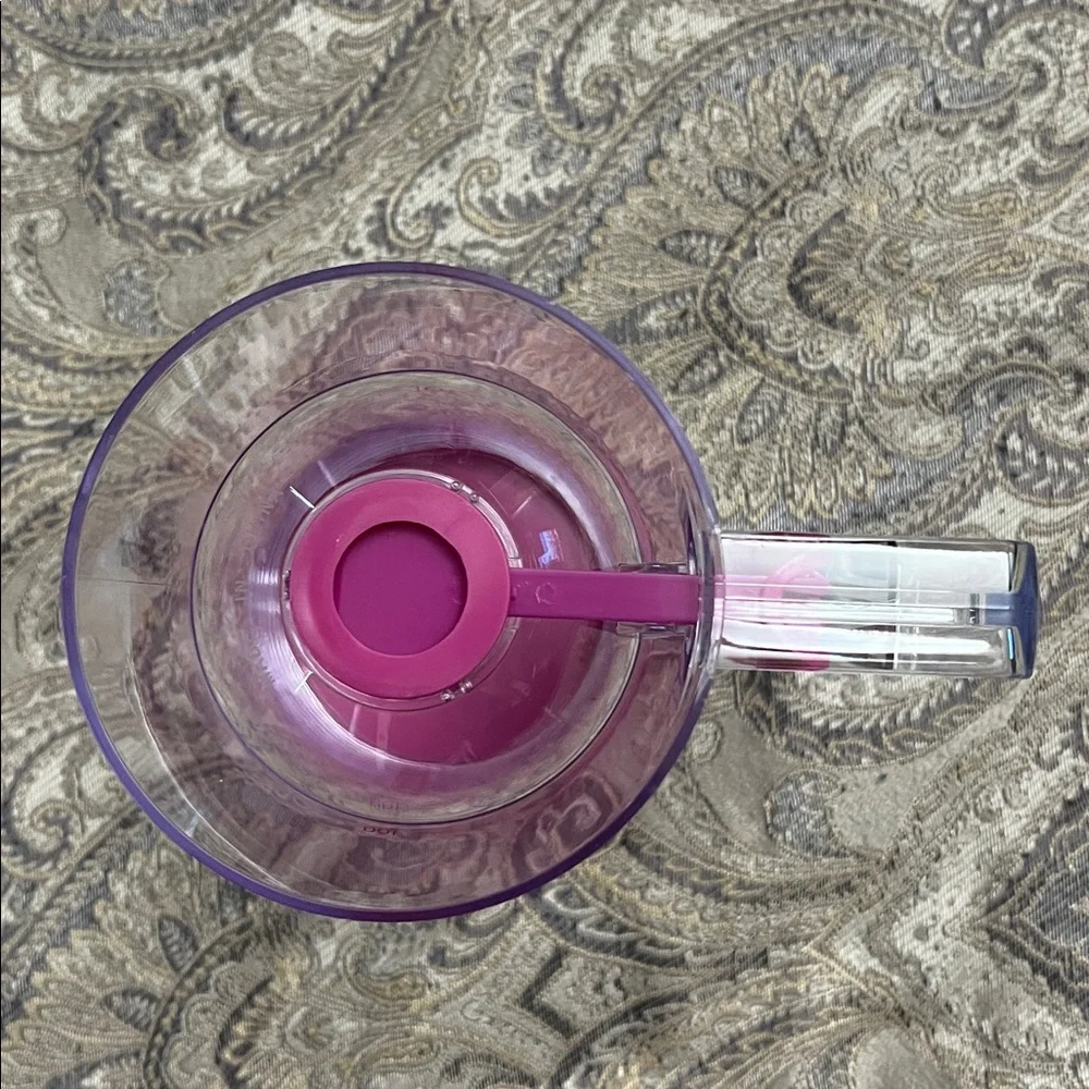 Batter Dispenser with Pink Lid New in box. Holds 4 cups